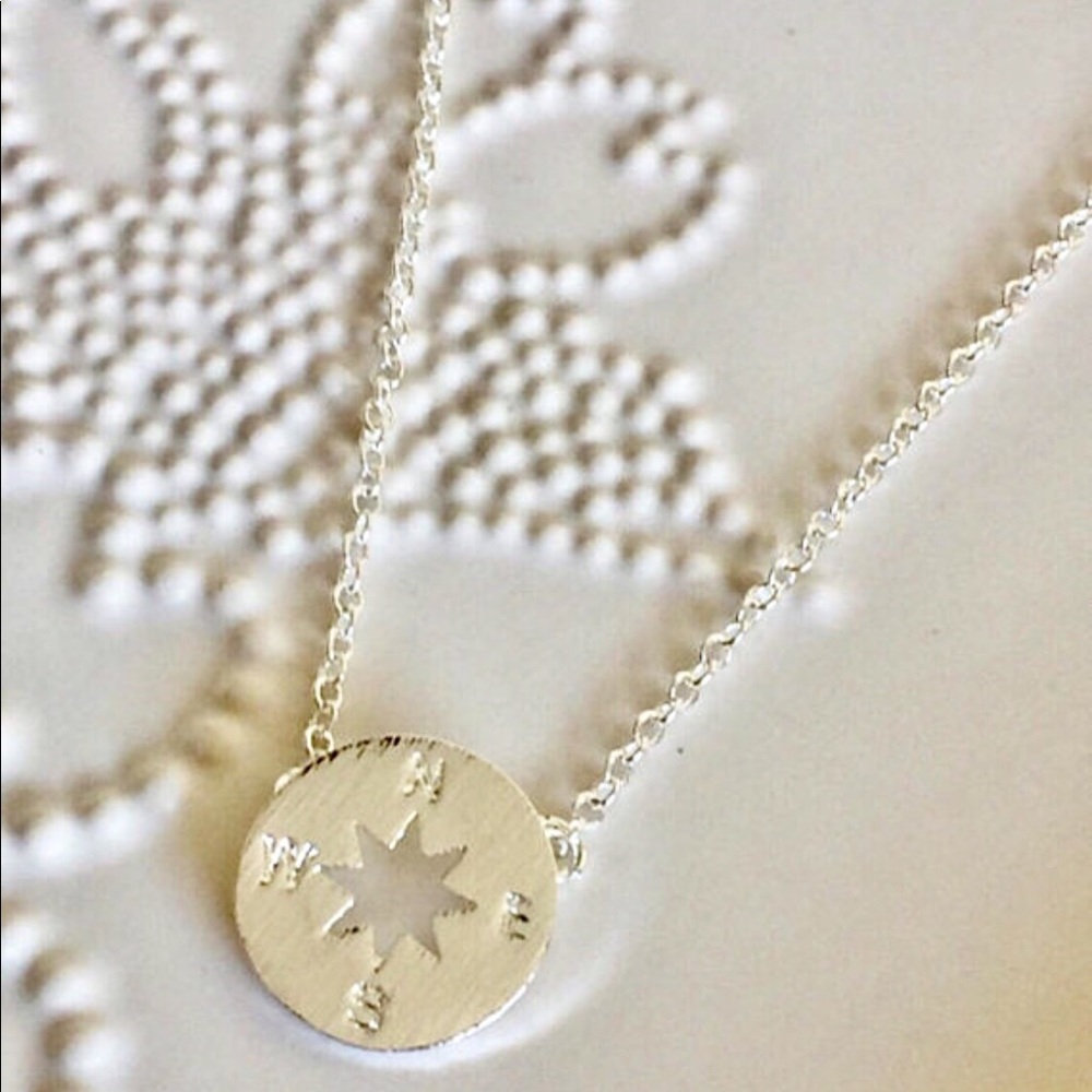 ✨925 Sterling Silver Circle Compass Necklace✨ - Picture 3 of 5